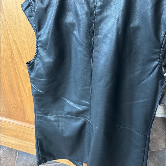 Becca Sleeveless Blazer - Picture 5 of 7